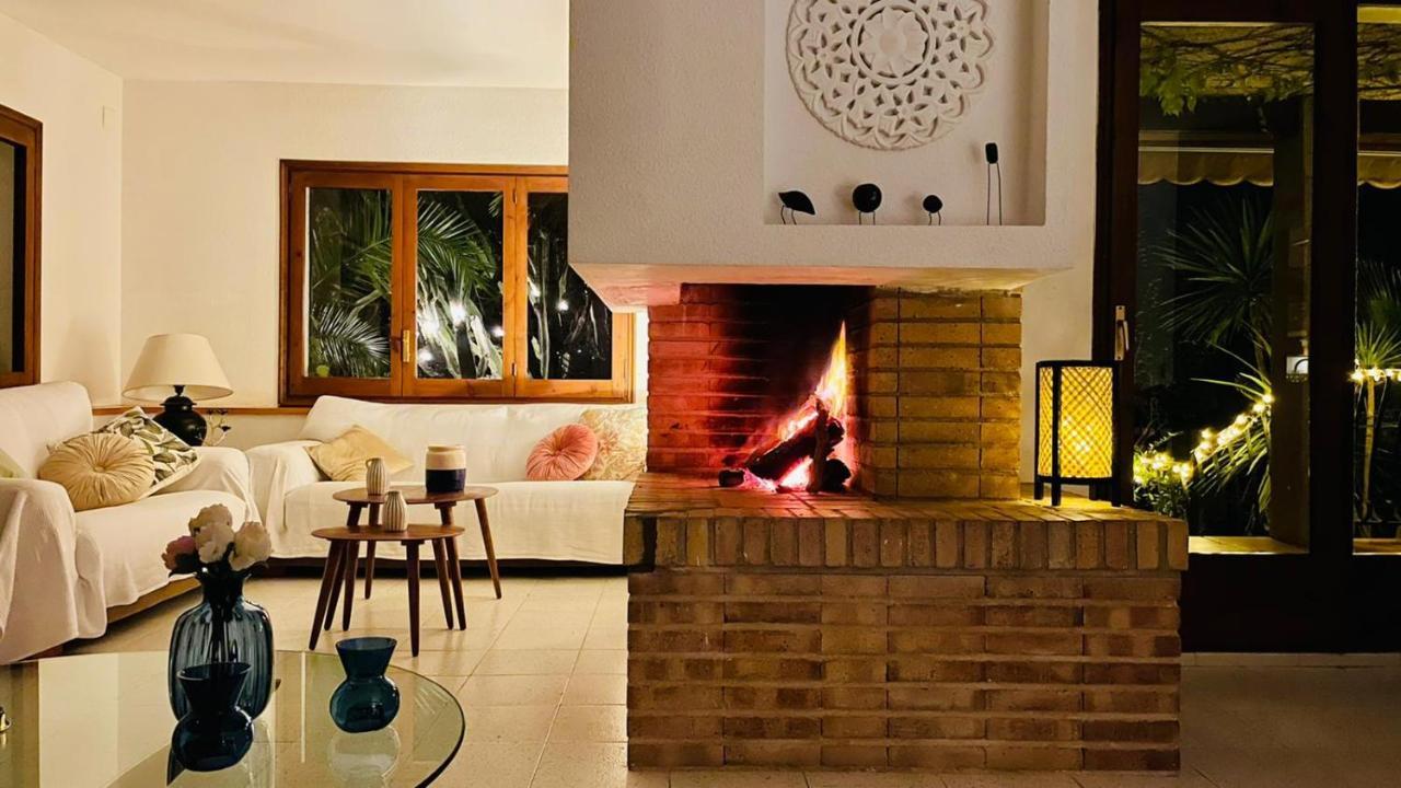 Casa Mediterranea Con Gran Jardin Y Piscina A 500 M De La Playa Roda de Bará Екстериор снимка